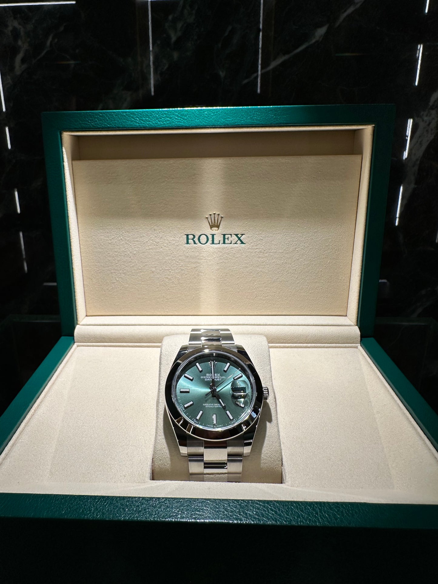 ROLEX DATEJUST 41mm REF. 126300 VERDE MENTA NUOVO