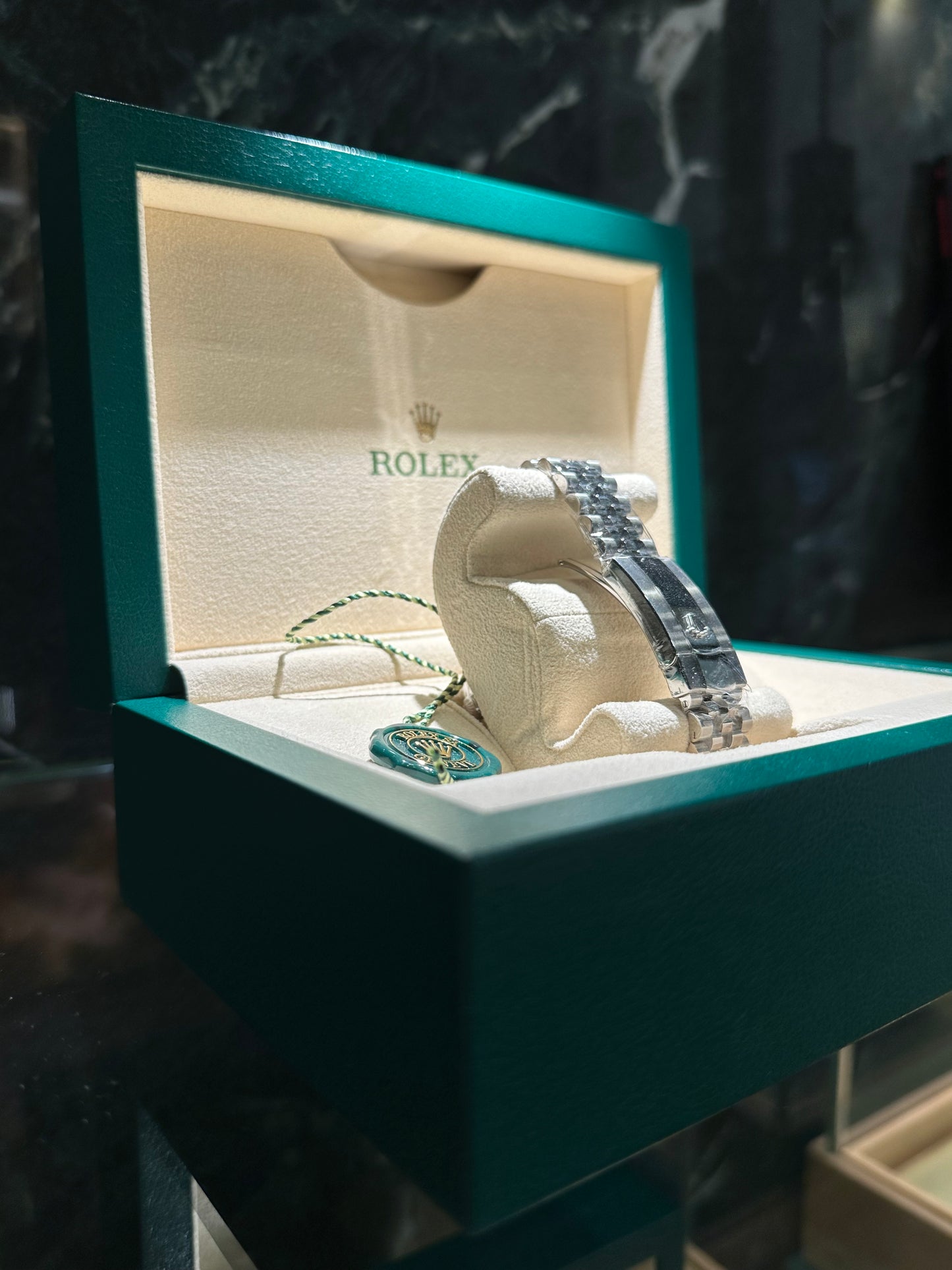 ๐๐๐๐๐ ๐๐๐ญ๐๐ฃ๐ฎ๐ฌ๐ญ ๐๐ 126234 Motif