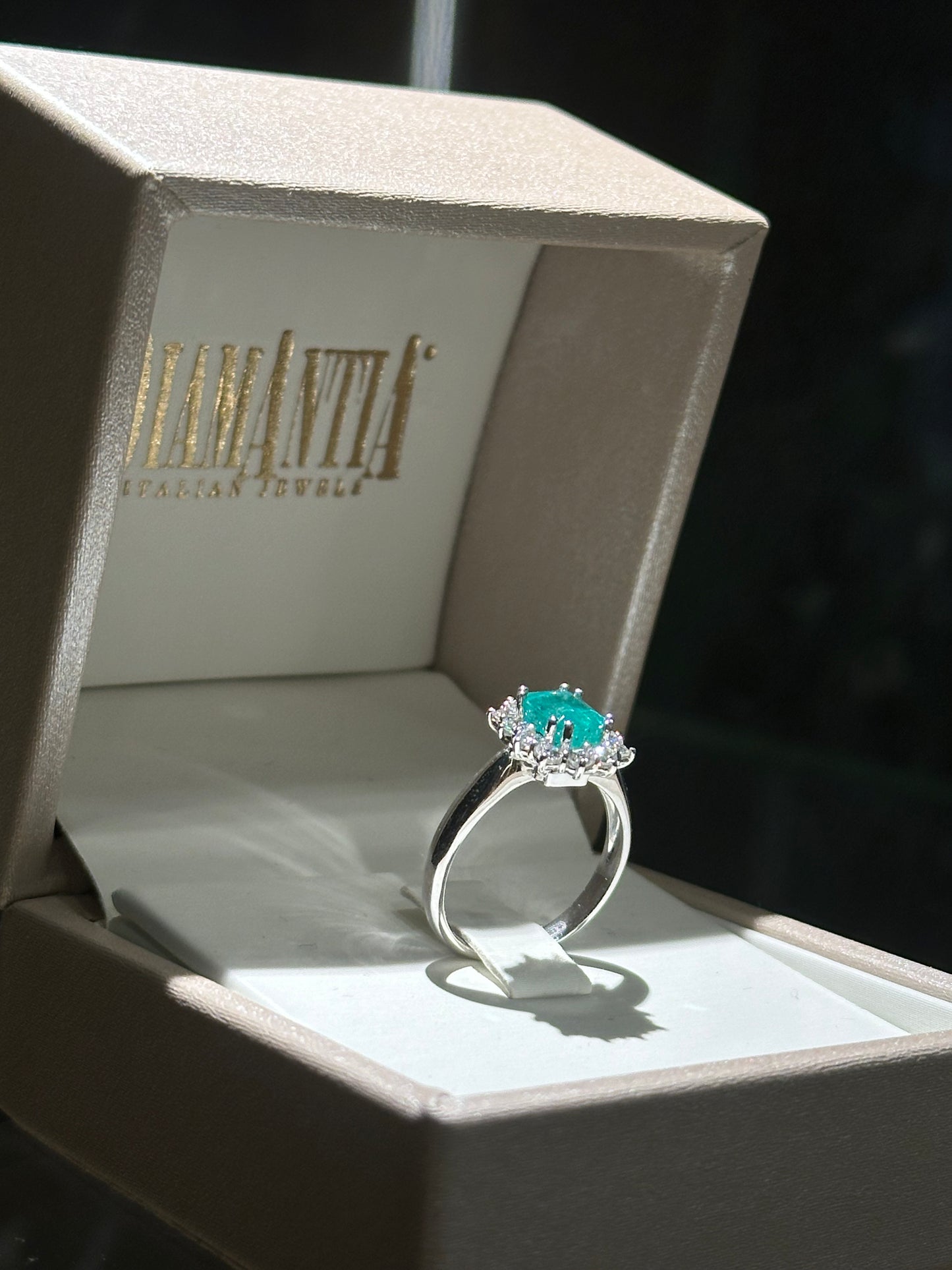 ANELLO ORO BIANCO SMERALDO E DIAMANTI NATURALI