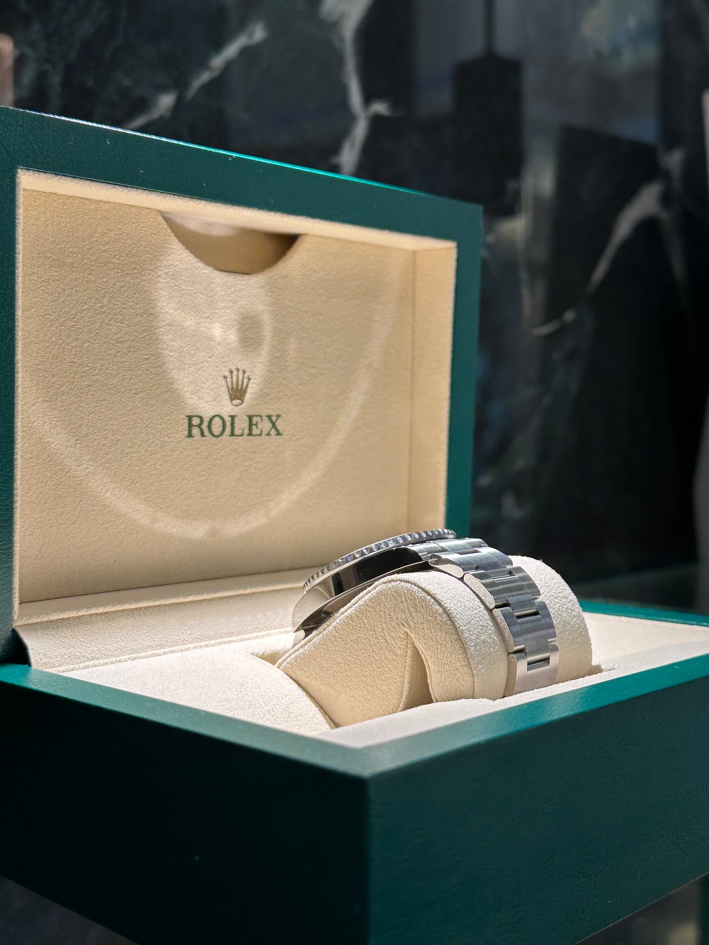 R๐๐๐๐ ๐๐ฎ๐๐ฆ๐๐ซ๐ข๐ง๐๐ซ ๐๐๐๐ 126610LV (Starbucks)