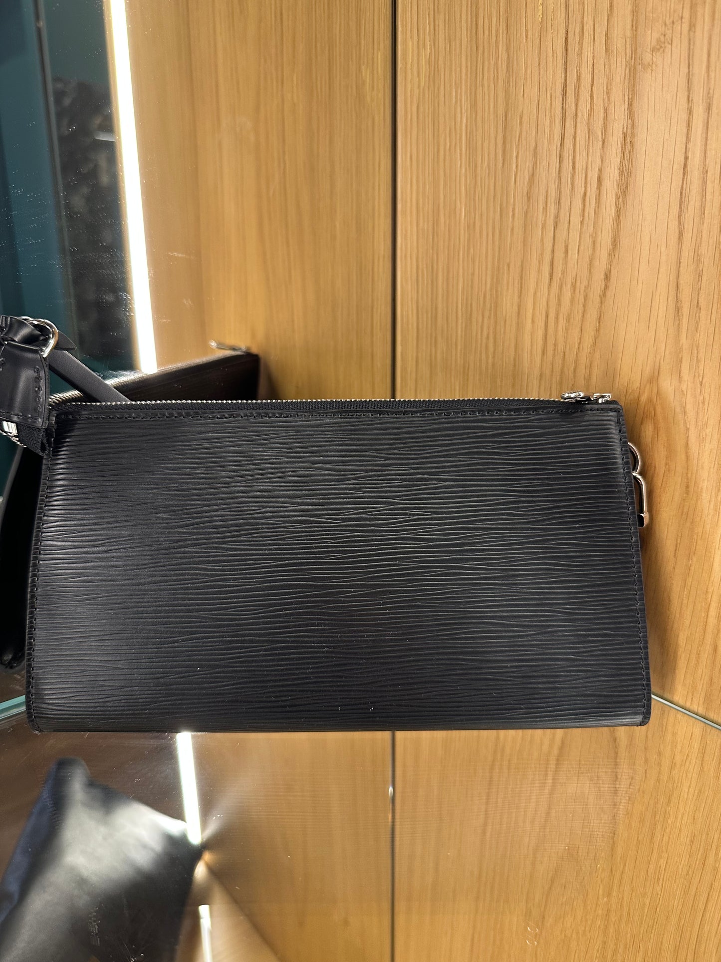 POCHET A SPALLA LOUIS VUITTON PELLE EPI NERA