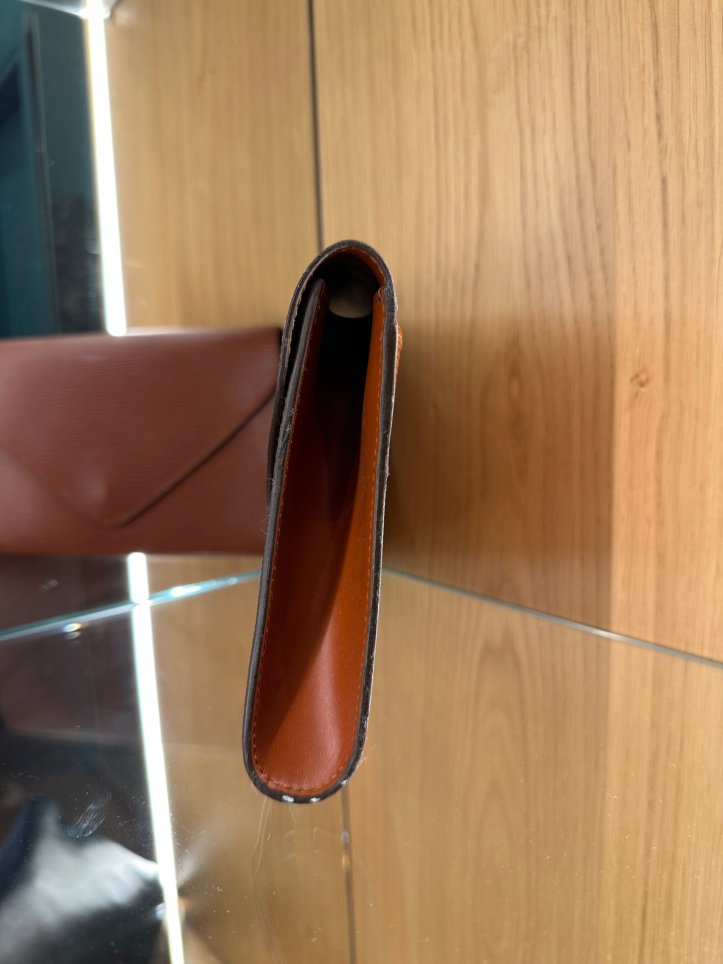 POCHET A MANO LOUIS VUITTON PELLE EPI MARRONE