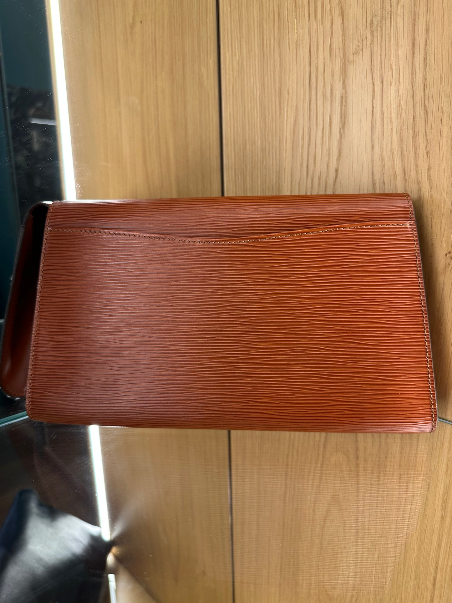 POCHET A MANO LOUIS VUITTON PELLE EPI MARRONE