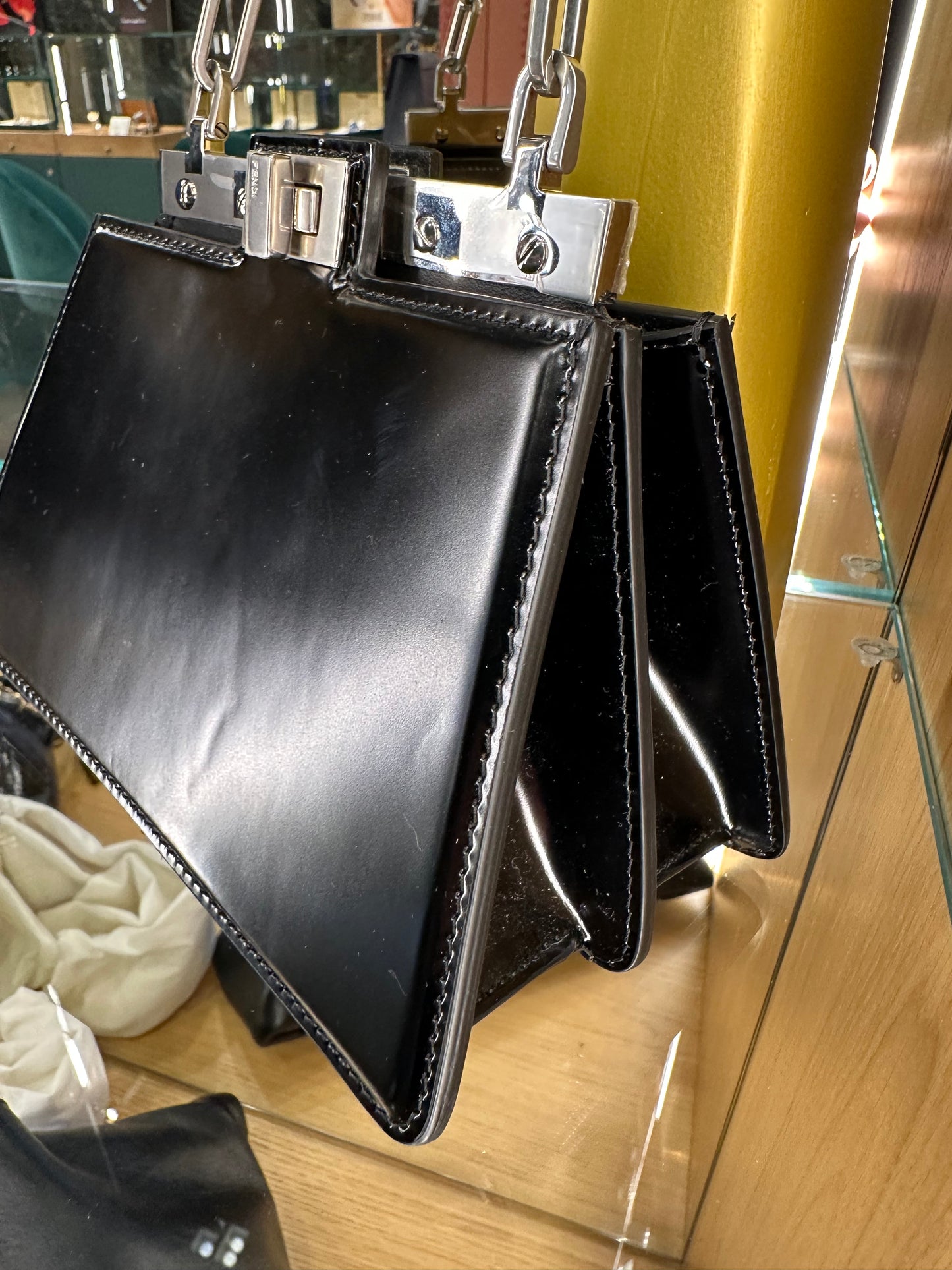 BORSA A SPALLA FENDI PEEKABOO NERO NUOVA