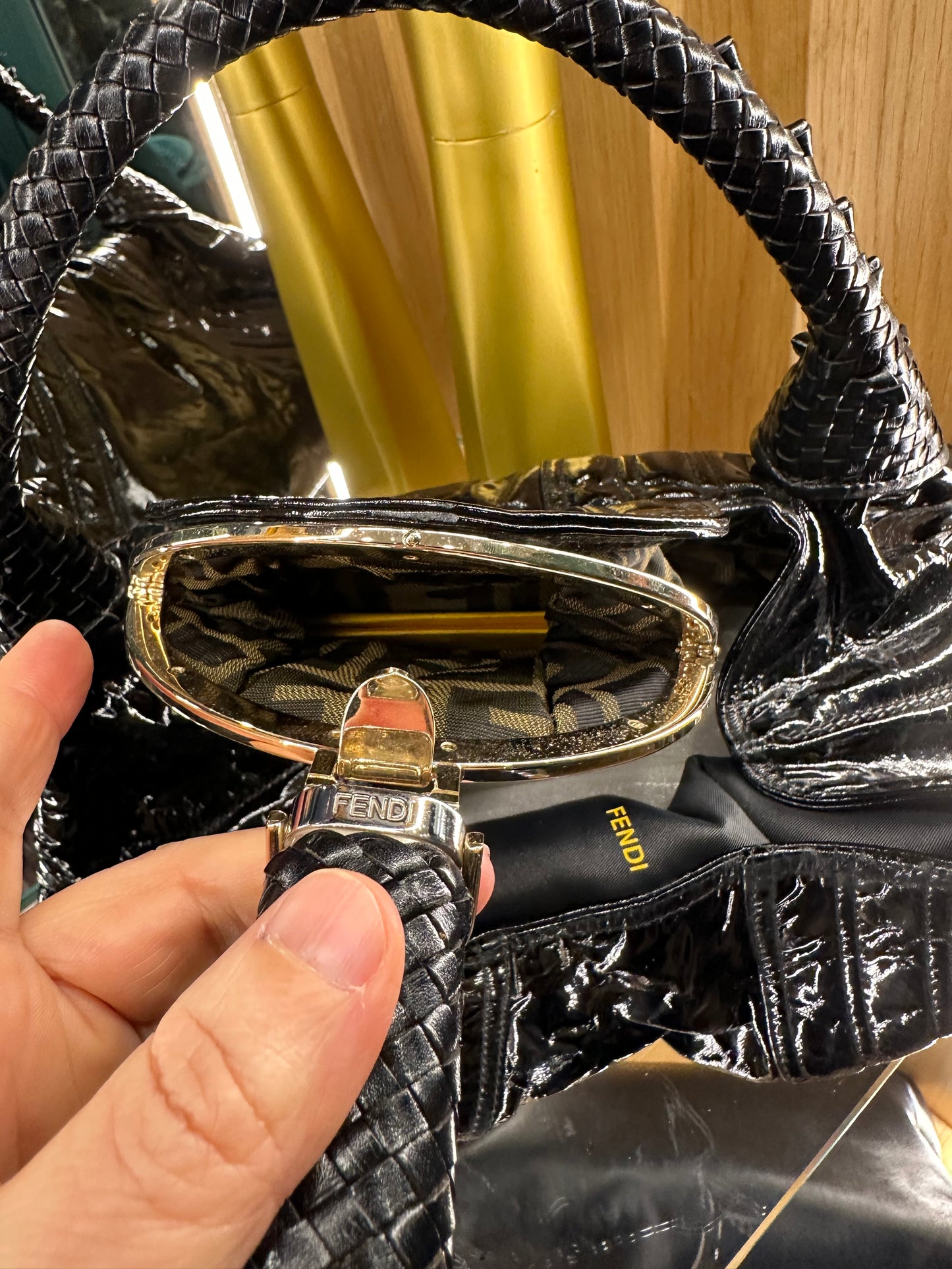BORSA SPY FENDI IN PELLE LUCIDA